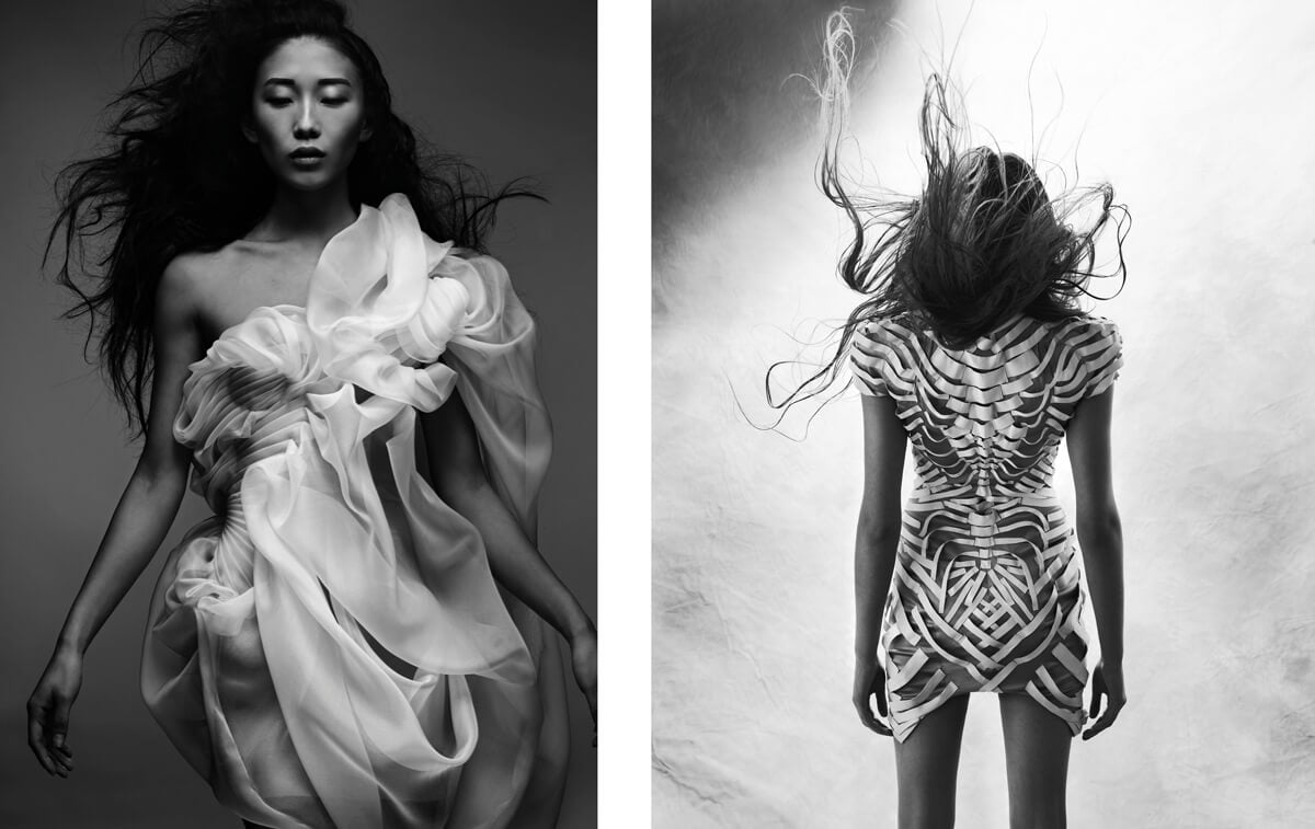 À gauche : portrait de Yiqing Yin vêtue de la robe “Betta Moon”, collection de fin d’études 2009, “Exil(s)” ; à droite : robe “Bones”, collection haute couture automne-hiver 2011-2012 “Ouvrir Vénus”